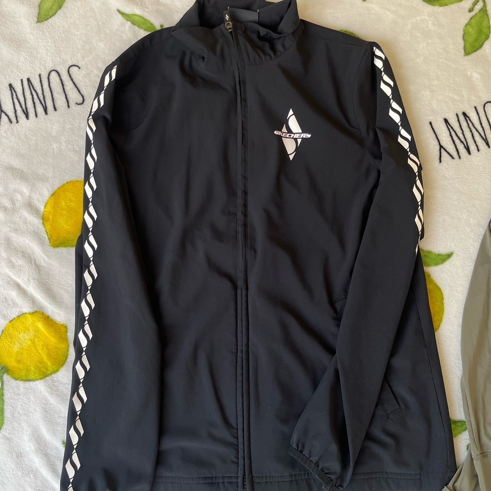 Three light jackets - Picture 2 of 7